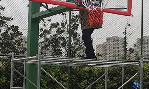 篮球比赛篮板碎了怎么办视频-篮球比赛篮板碎了怎么办