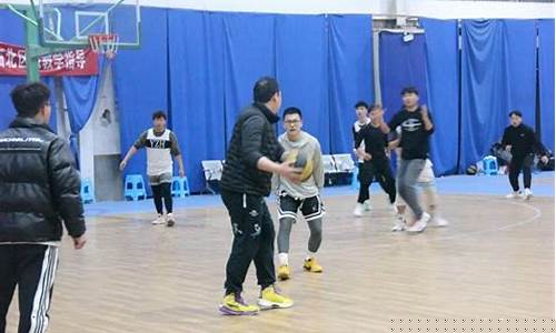 篮球如何防守不算犯规-篮球防守怎样不犯规