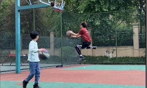 如何自学打篮球-打篮球怎么打自学
