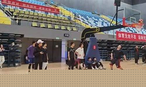 篮球半场突破技巧-篮球队半场冲刺速度